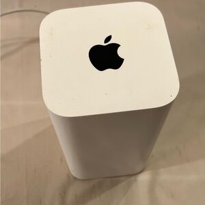 Apple Extreme 13000Mbps 3 Port Base Station Wireless AC Router (ME918LL/A)